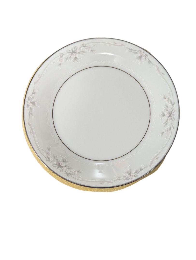 Noritake “Silk Ribbons” Fine Porcelain Dinnerware Set