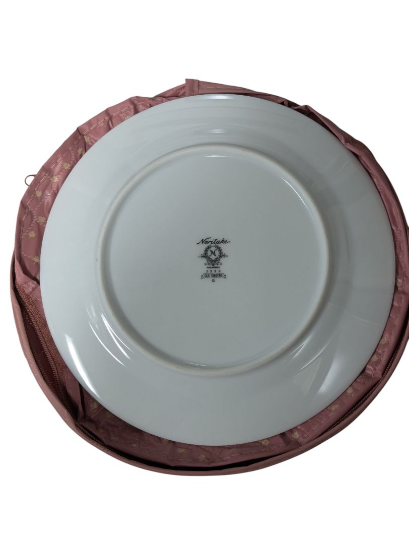 Noritake “Silk Ribbons” Fine Porcelain Dinnerware Set