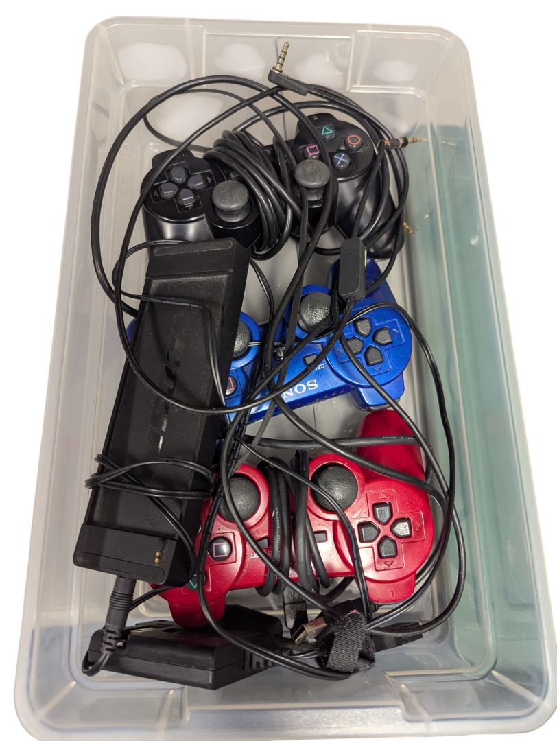 Lot – Bose Adapter & PlayStation Controllers