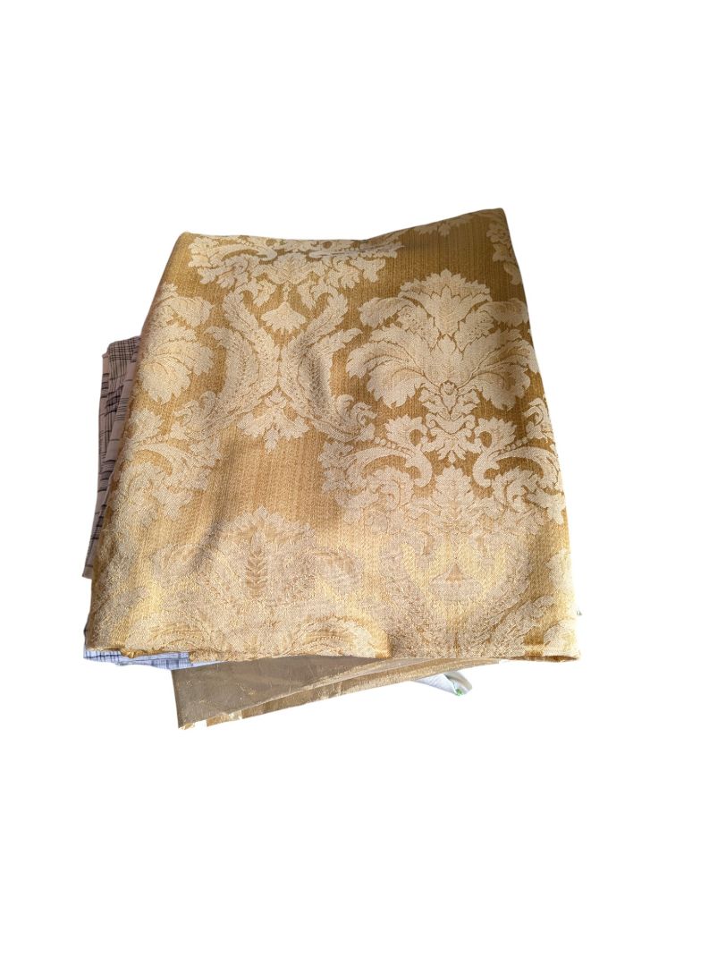 Assorted Textiles & Linens – Lot