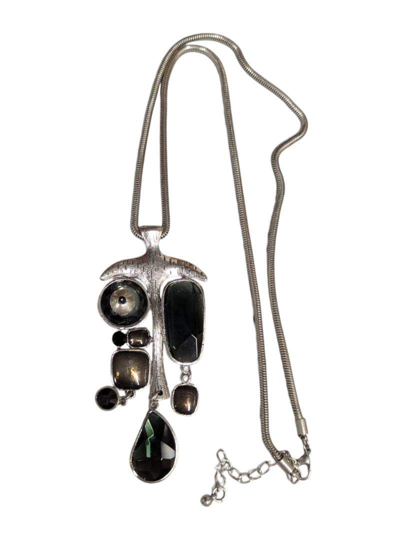 Lot of 5 Fashion Necklaces – Statement & Modern Designs