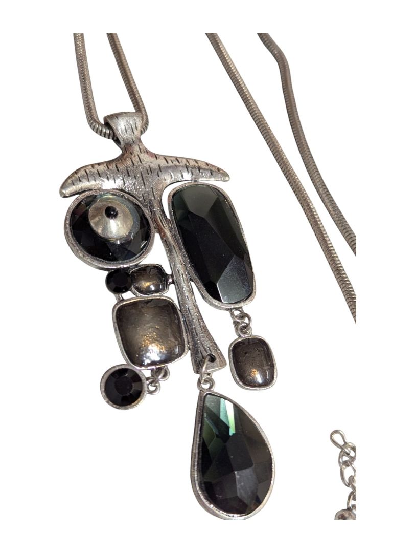 Lot of 5 Fashion Necklaces – Statement & Modern Designs