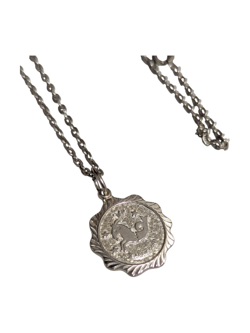 Lot of 5 Fashion Necklaces – Statement & Modern Designs