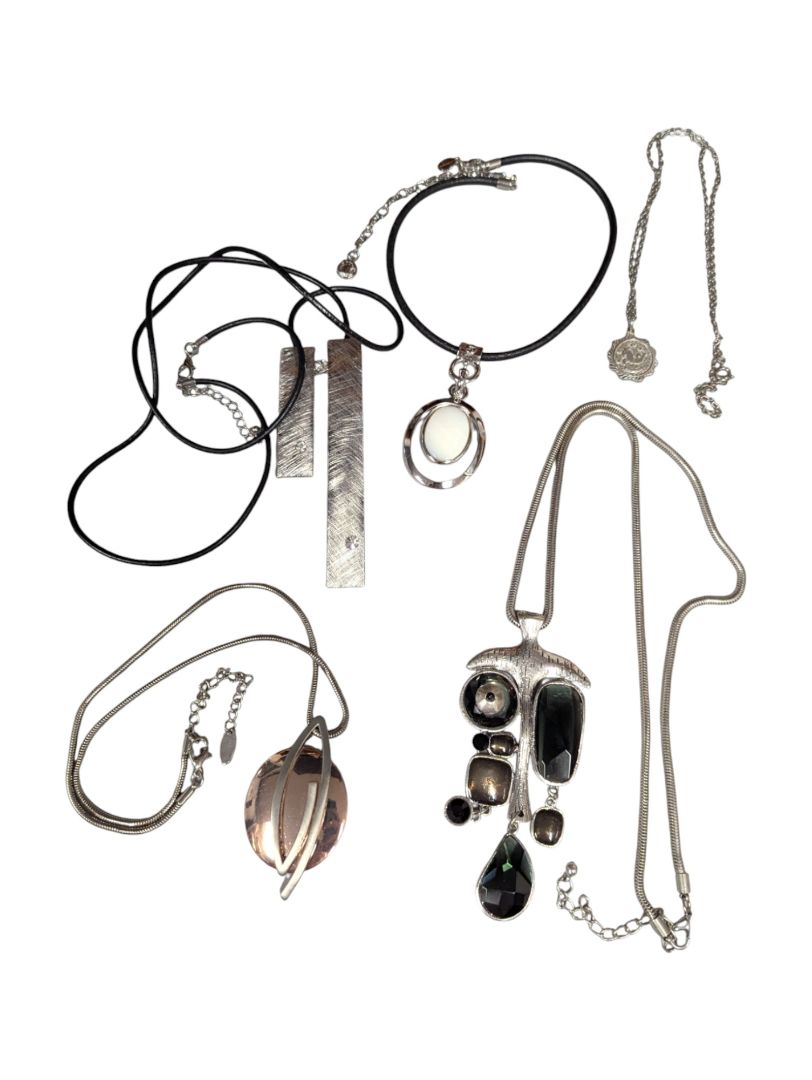Lot of 5 Fashion Necklaces – Statement & Modern Designs