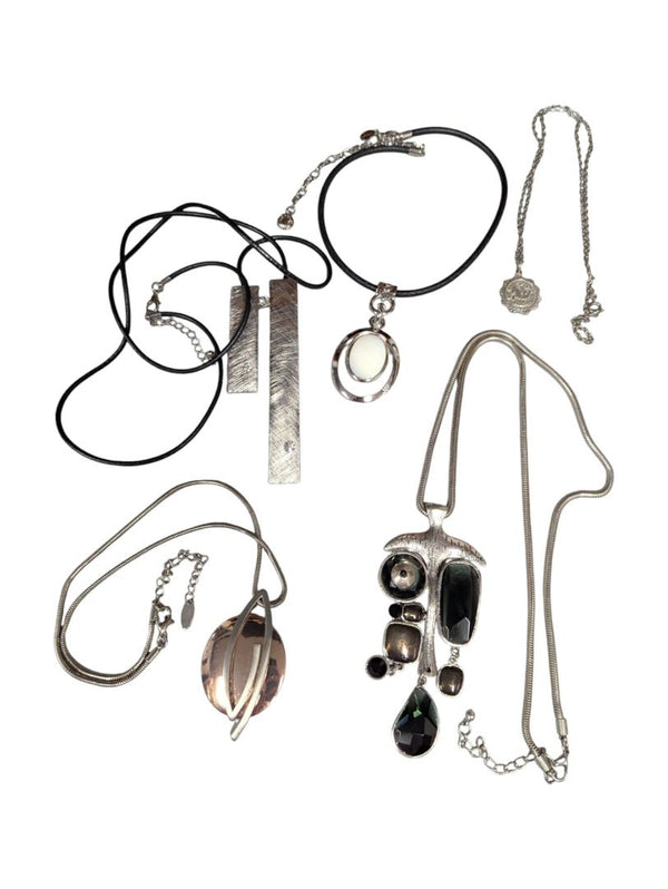 Lot of 5 Fashion Necklaces – Statement & Modern Designs