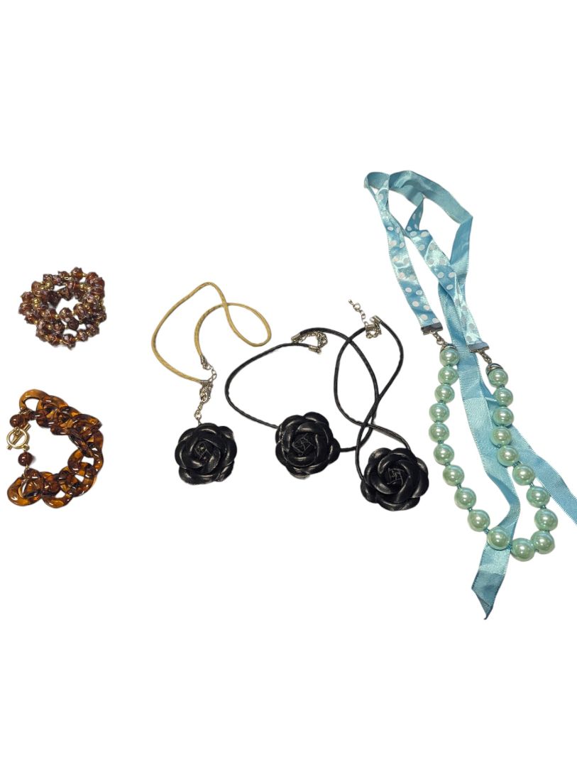 Lot of 5 Costume Jewelry Pieces