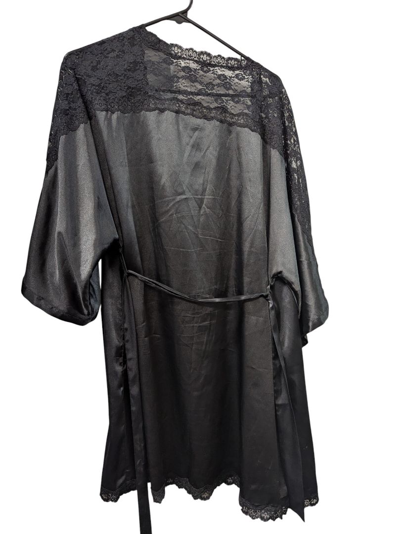 La Vie en Rose Black Satin Lace Robe
