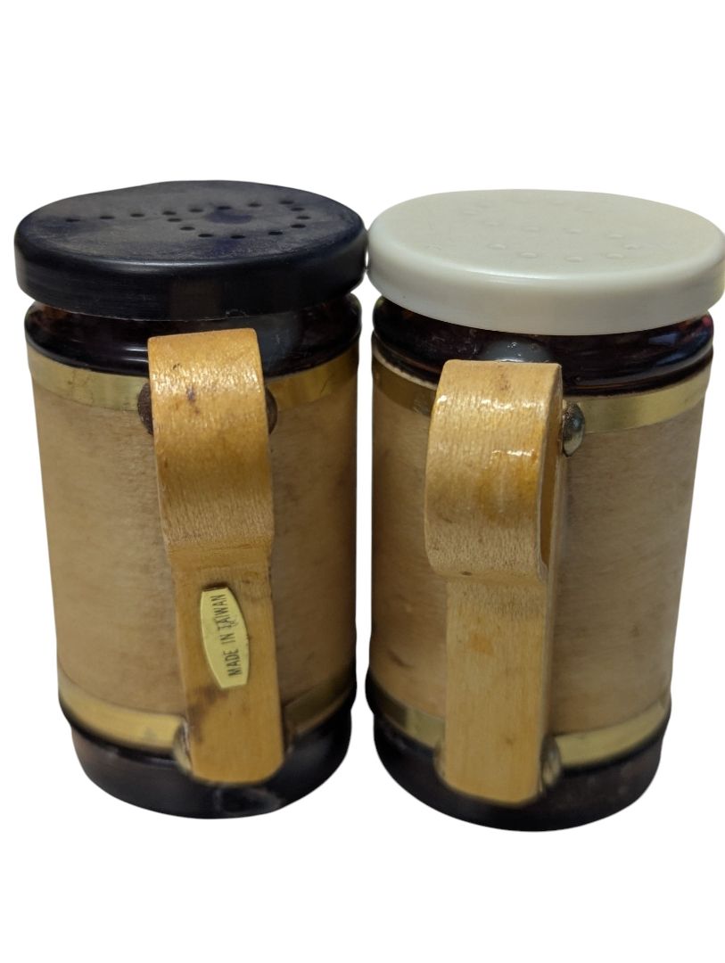 Vintage Country Music Hall of Fame Amber Glass Salt & Pepper Shakers