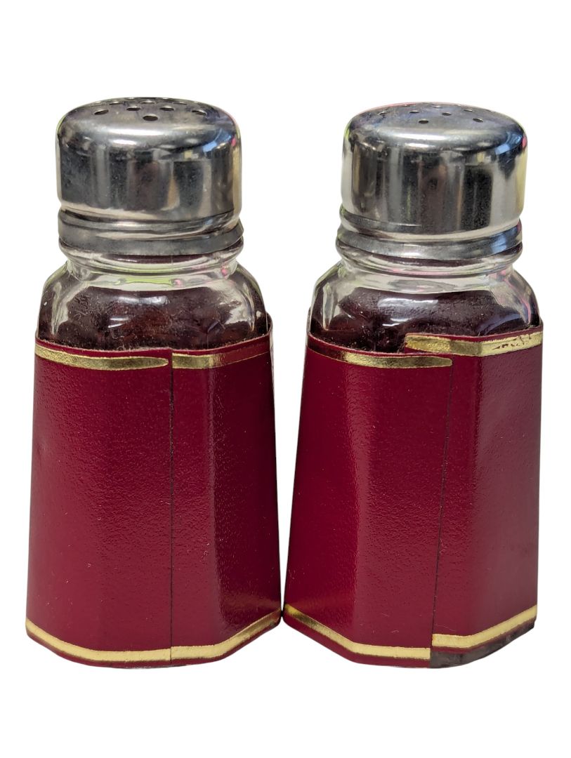 Vintage Château Montebello Québec Souvenir Salt & Pepper Shakers