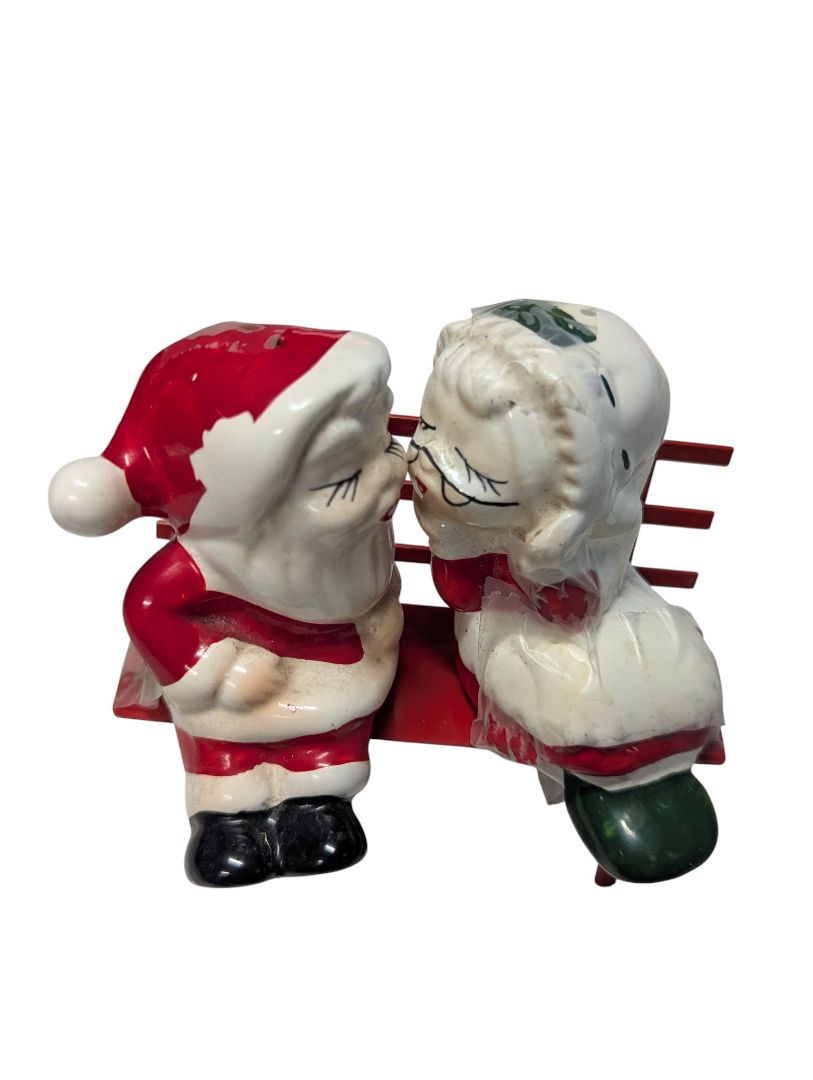 Crown salt and pepper shakers