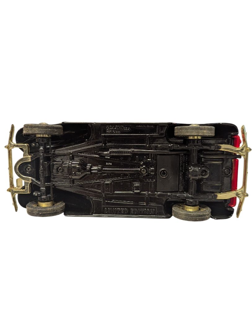 1937 Chevy Panel Van Bank – Canadian Tire Corporation Limited Edition