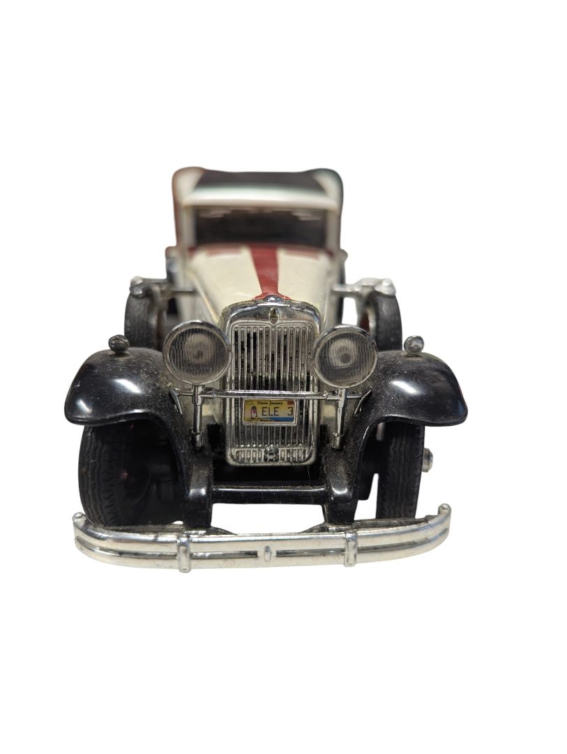 1932 Duesenberg Model J Diecast Sedan – Cream & Maroon Two-Tone Finish