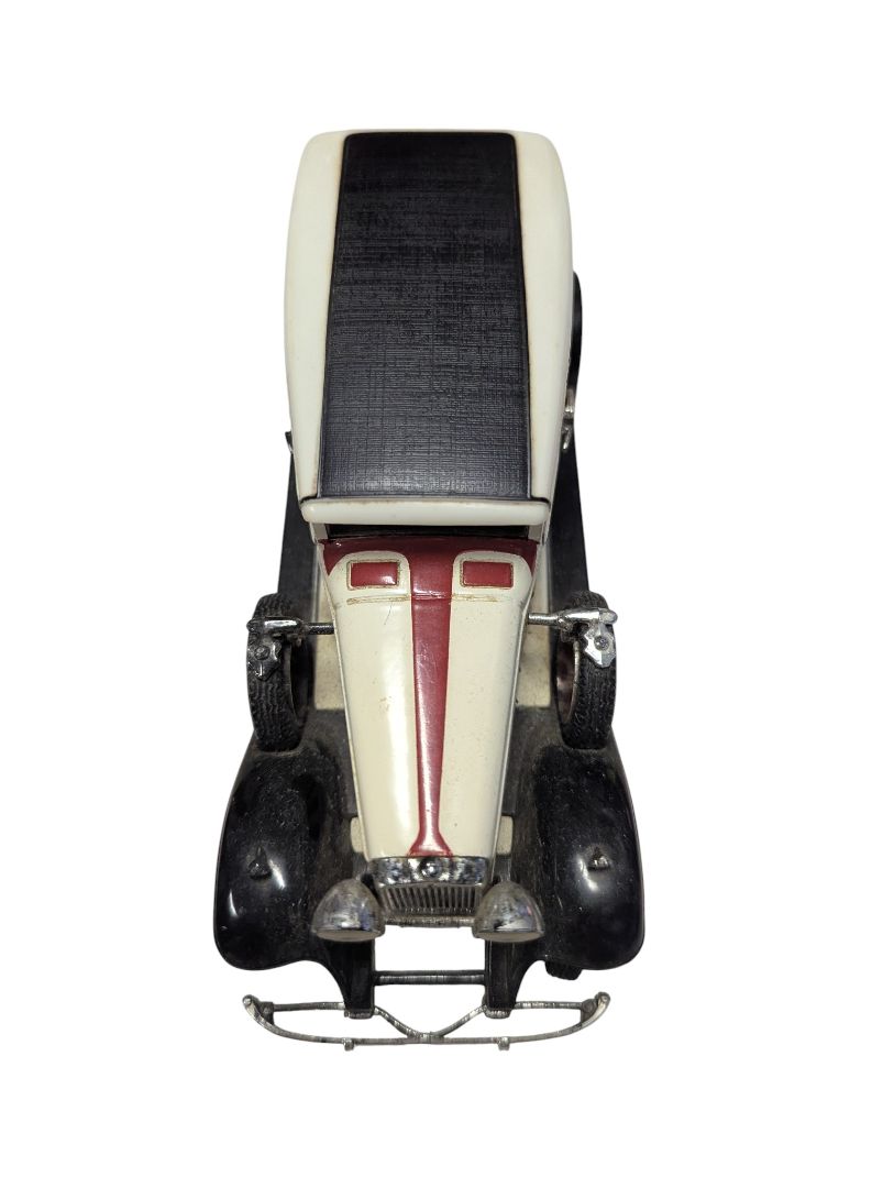 1932 Duesenberg Model J Diecast Sedan – Cream & Maroon Two-Tone Finish