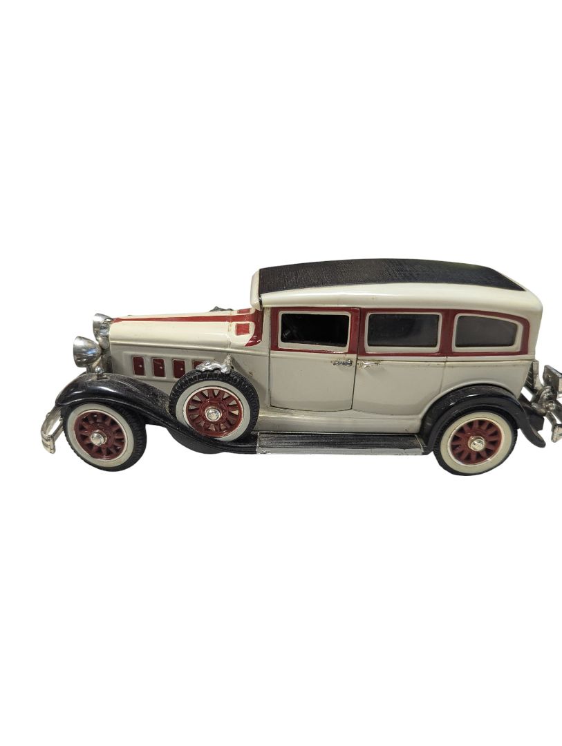 1932 Duesenberg Model J Diecast Sedan – Cream & Maroon Two-Tone Finish