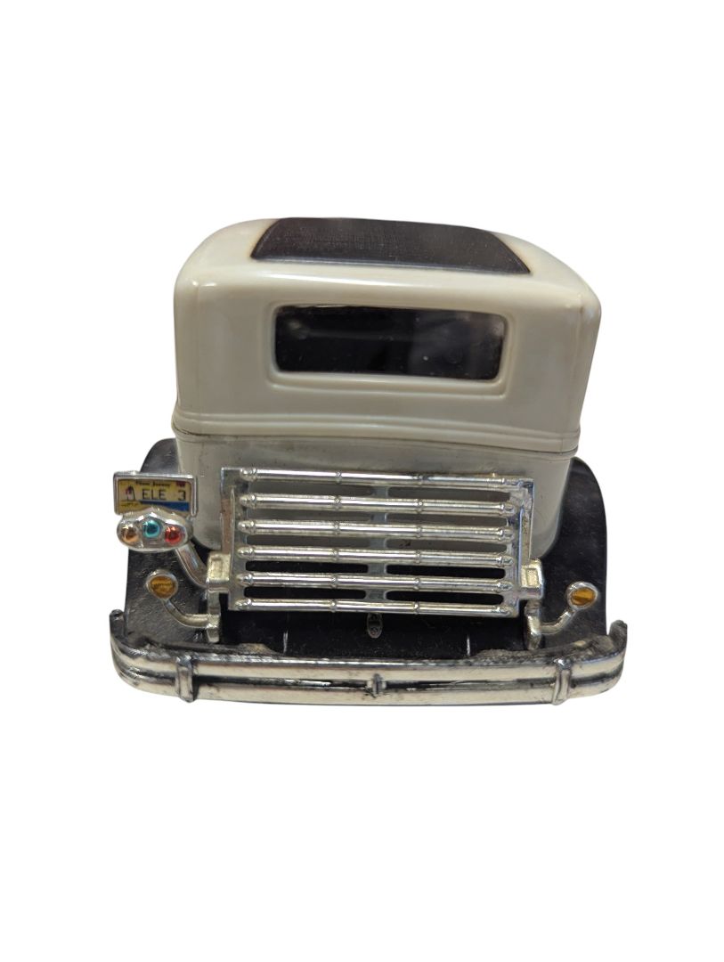 1932 Duesenberg Model J Diecast Sedan – Cream & Maroon Two-Tone Finish