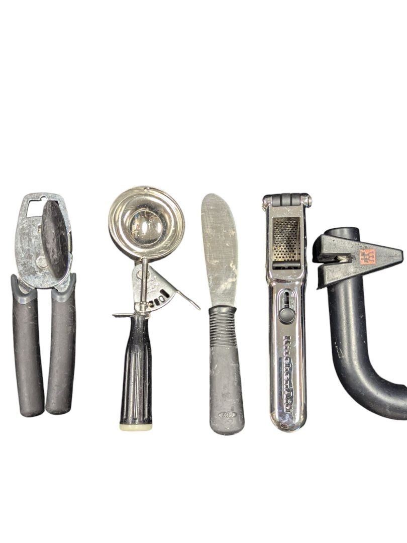 Mixed Kitchen Utensil Lot