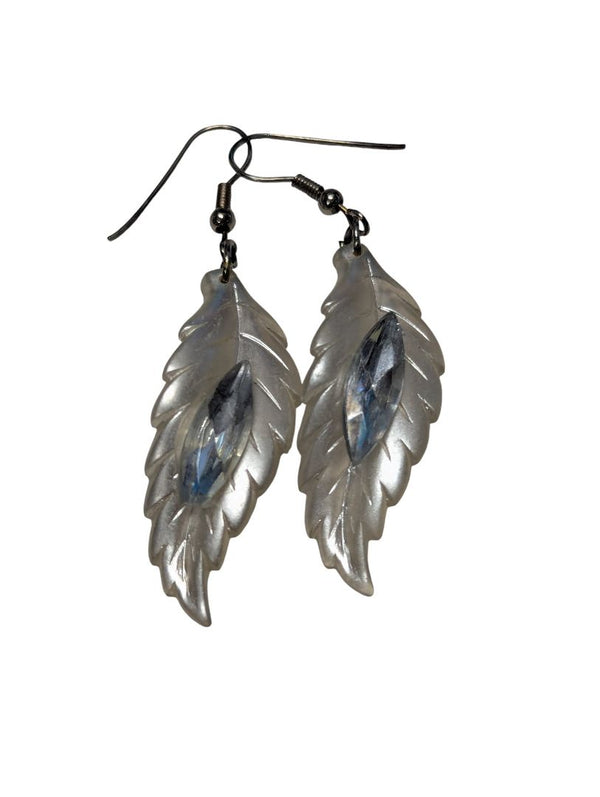 Lot of 6 Vintage Costume Jewelry Pieces – Brooches, Medals & Earrings