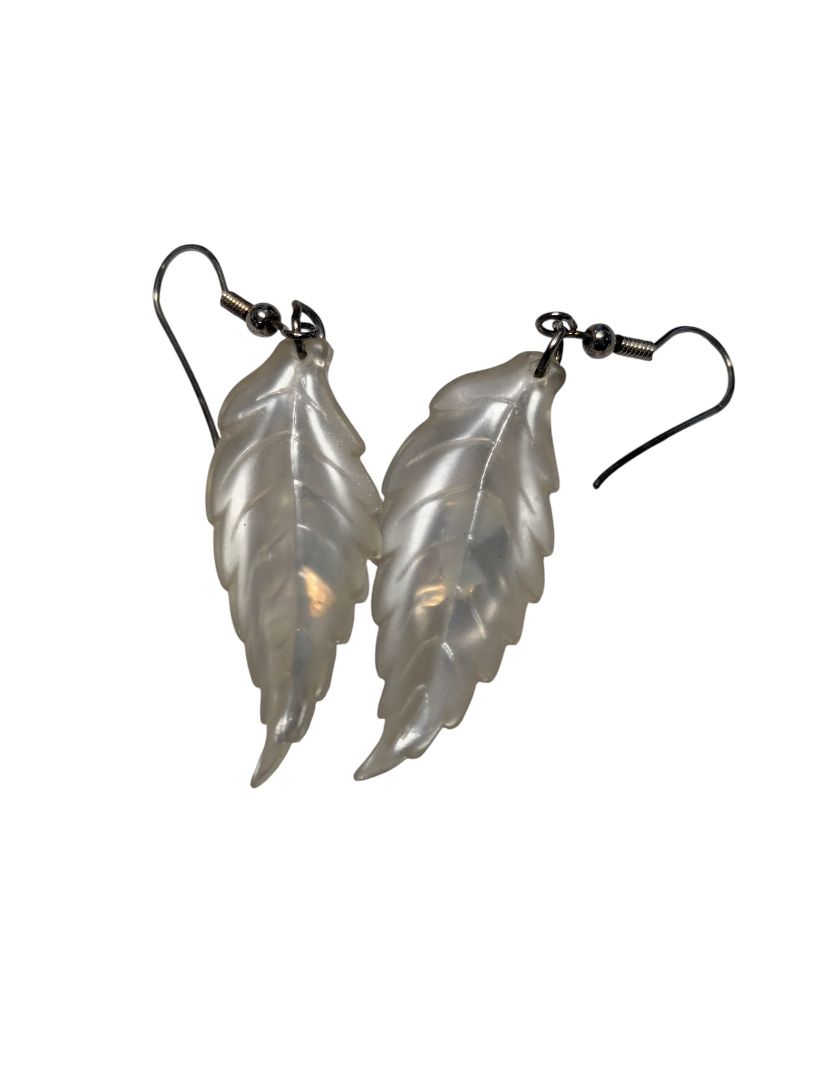 Lot of 6 Vintage Costume Jewelry Pieces – Brooches, Medals & Earrings