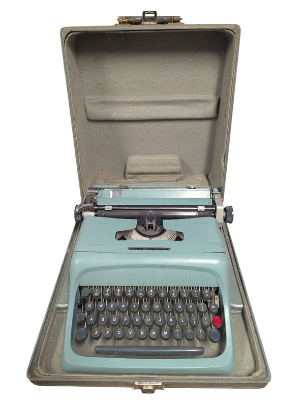 Olivetti Underwood Portable Typewriter with Case