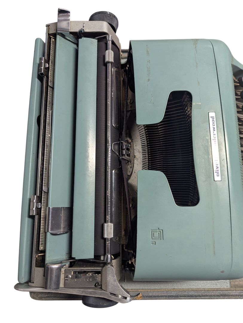Olivetti Underwood Portable Typewriter with Case