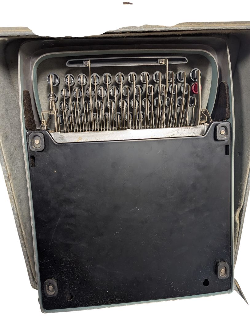Olivetti Underwood Portable Typewriter with Case