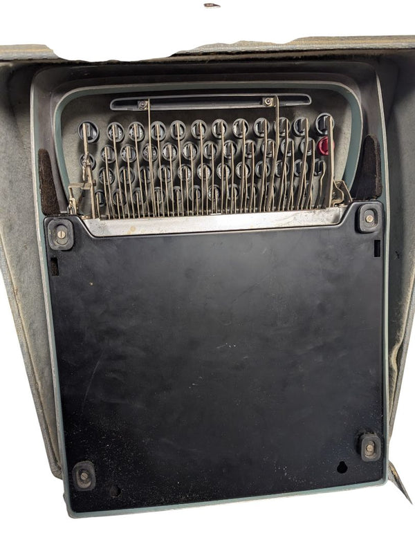 Olivetti Underwood Portable Typewriter with Case