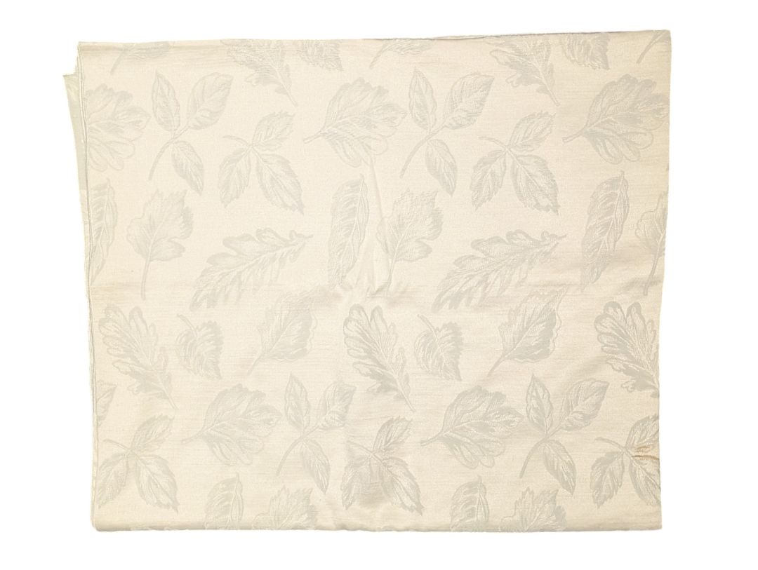 Neutral leaf-pattern jacquard table linen set