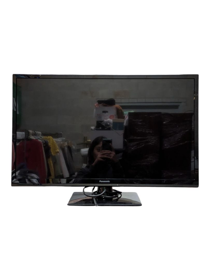 Panasonic 32″ LCD Television with Remote – Model TC-L32B6