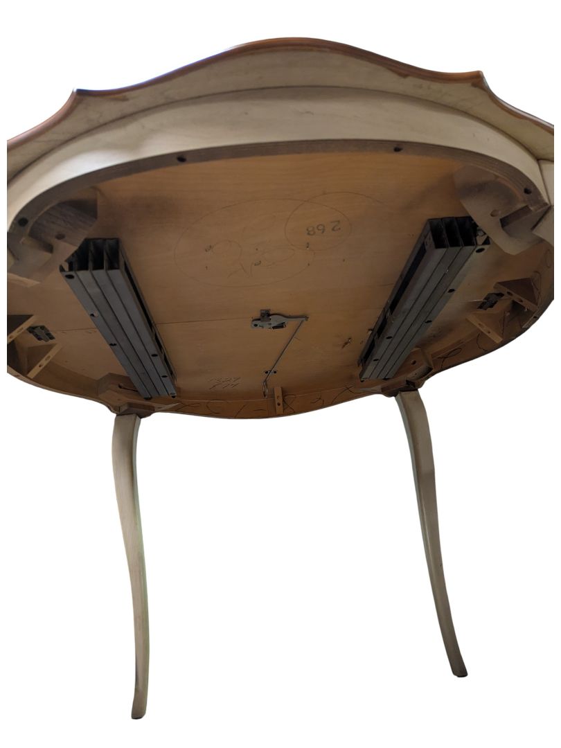 Elegant Round Wood Dining Table with Scalloped Edge