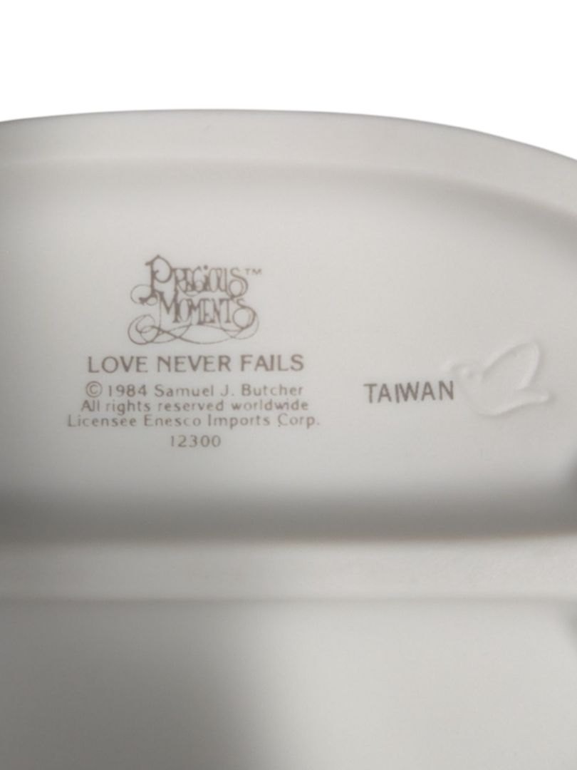Precious Moments “Love Never Fails” Figurine – Teacher Report Card w/ Box