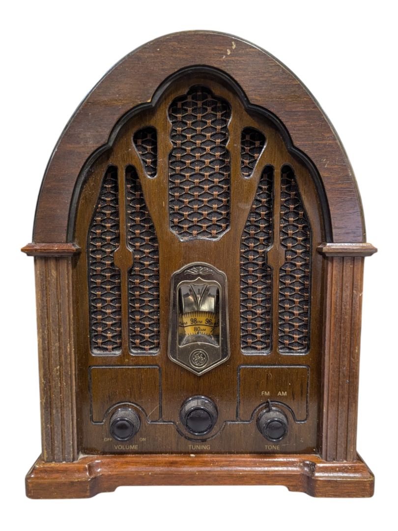 GE Cathedral Style AM/FM Radio