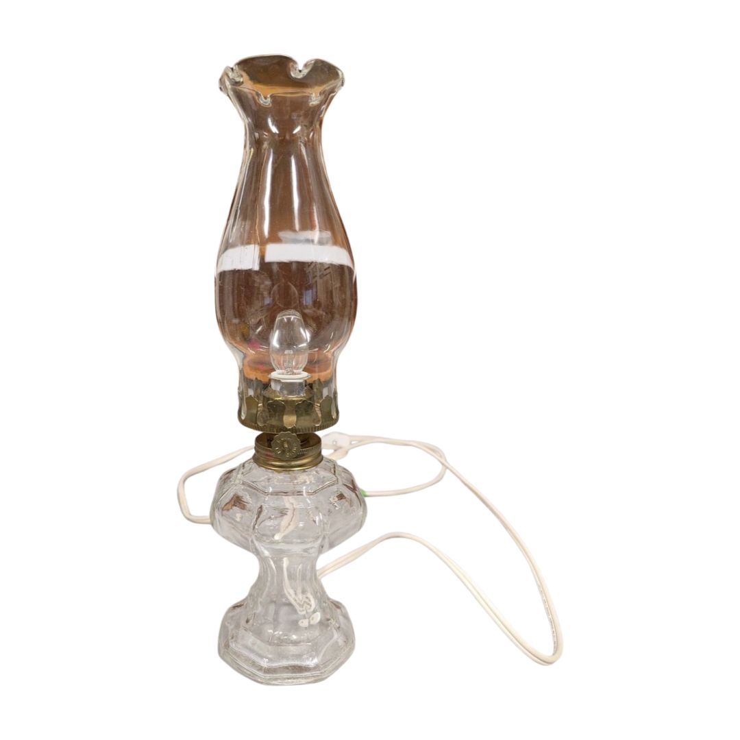Electric Oil Lamp Table Lamp with Glass Chimney