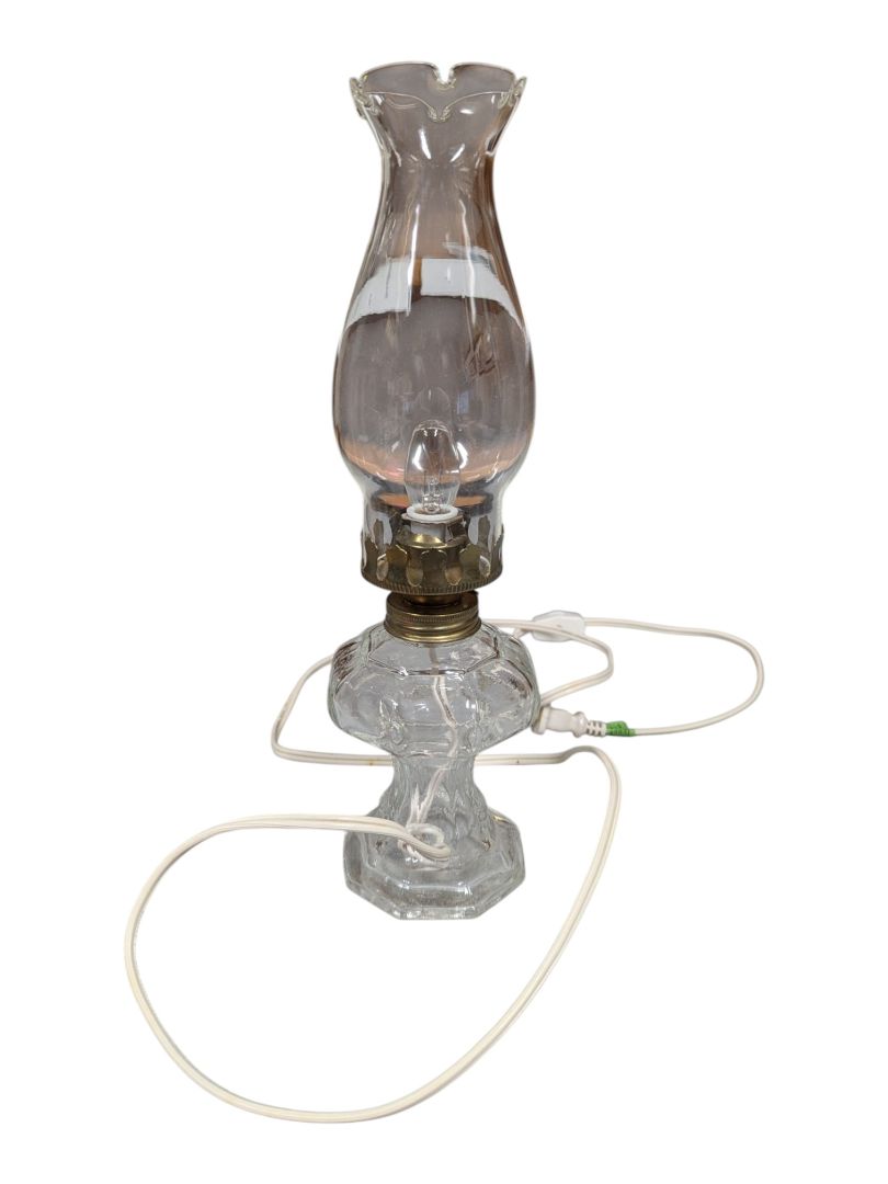 Electric Oil Lamp Table Lamp with Glass Chimney