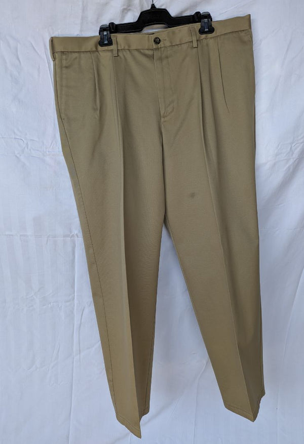Dockers Classic Men’s Dress Pants Khaki Beige Size 44