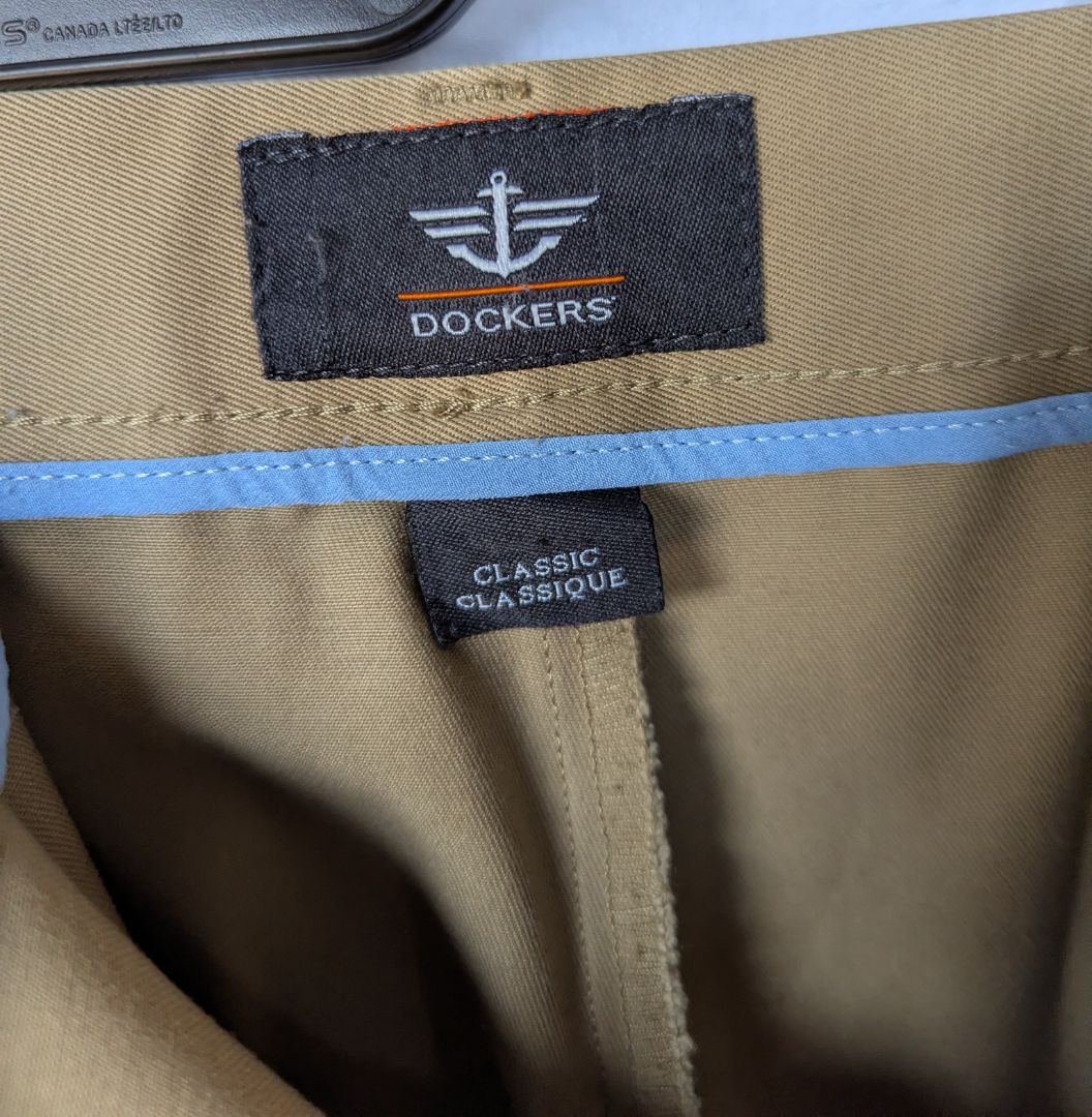Dockers Classic Men’s Dress Pants Khaki Beige Size 44