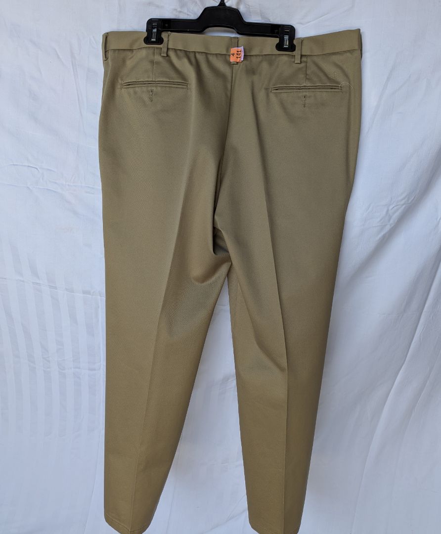 Dockers Classic Men’s Dress Pants Khaki Beige Size 44