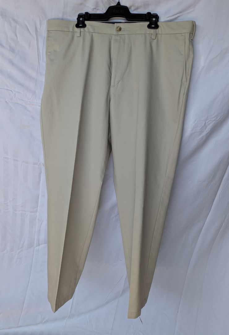 Dockers Signature Khaki Classic Flex Comfort Men’s Dress Pants – Light Khaki Size W42 L32