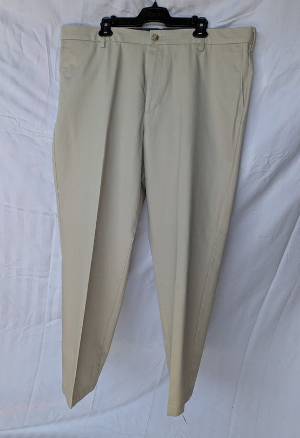 Dockers Signature Khaki Classic Flex Comfort Men’s Dress Pants – Light Khaki Size W42 L32