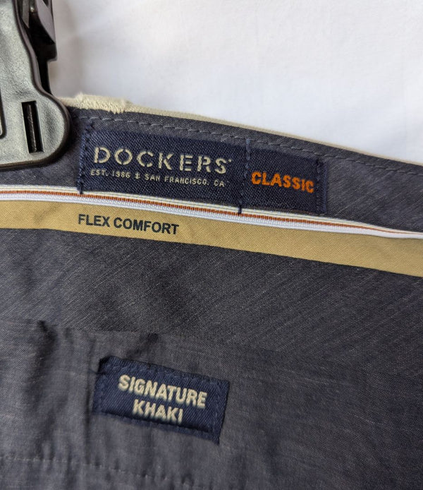 Dockers Signature Khaki Classic Flex Comfort Men’s Dress Pants – Light Khaki Size W42 L32