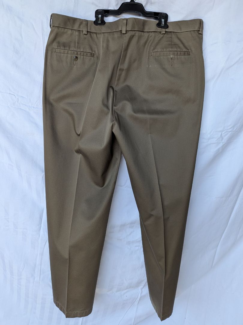 Haggar 1926 Men’s Classic Dress Pants – Taupe/Brown Trousers (40x32)