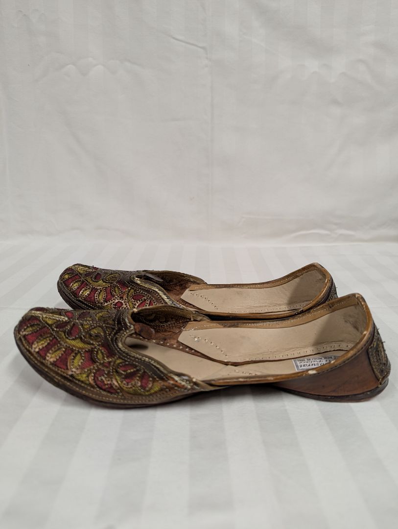 Khoobsurat Jutti Palace Handcrafted Embroidered Leather Jutti Flats – Size 5