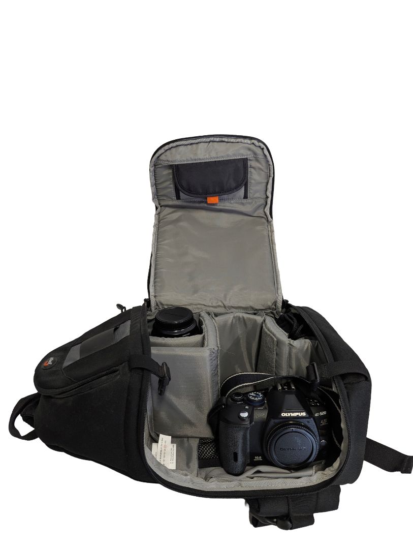 Olympus E-520 DSLR Camera Kit with Two Zuiko Digital Lenses, Accessories & Lowepro Bag