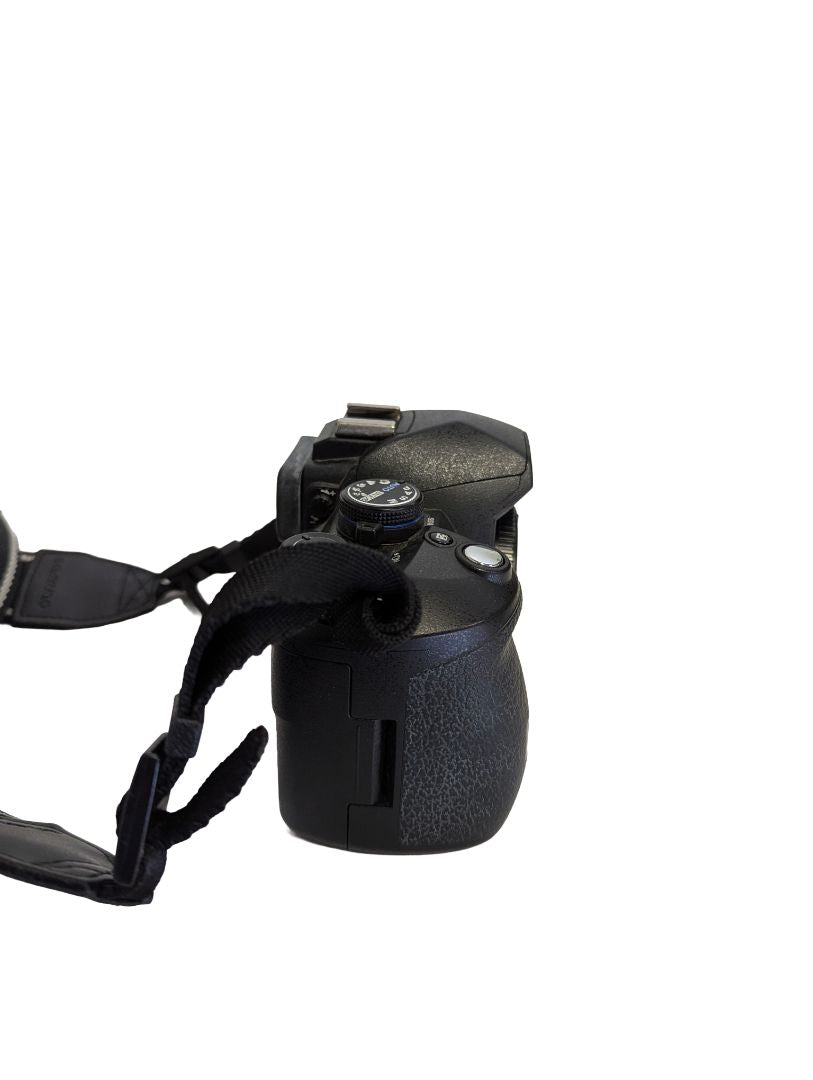 Olympus E-520 DSLR Camera Kit with Two Zuiko Digital Lenses, Accessories & Lowepro Bag