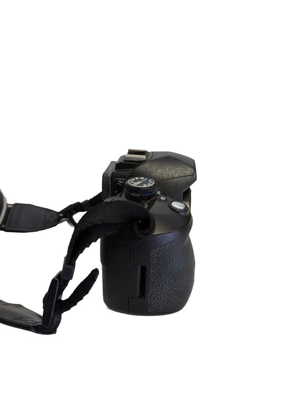 Olympus E-520 DSLR Camera Kit with Two Zuiko Digital Lenses, Accessories & Lowepro Bag