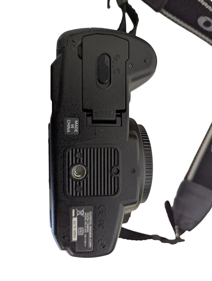 Olympus E-520 DSLR Camera Kit with Two Zuiko Digital Lenses, Accessories & Lowepro Bag
