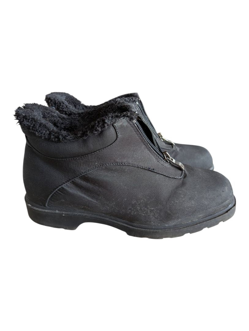 Toe Warmers International Black Waterproof Ankle Boots – Size 8 W/L