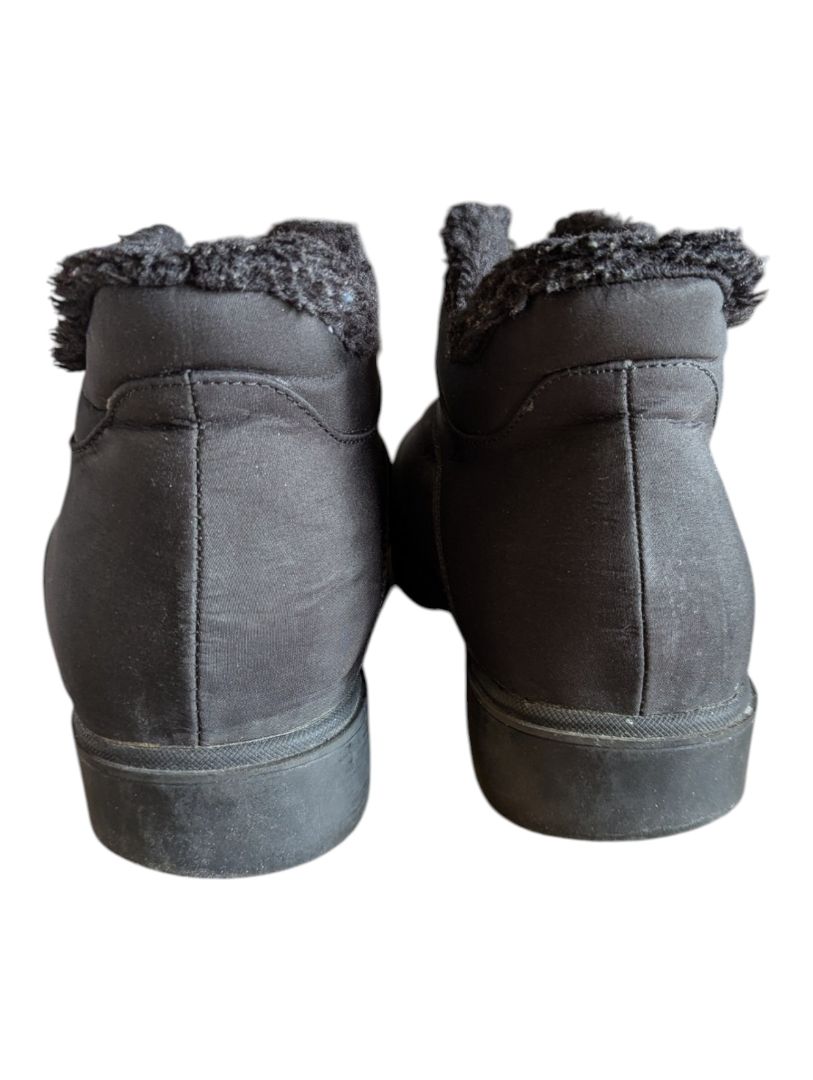 Toe Warmers International Black Waterproof Ankle Boots – Size 8 W/L