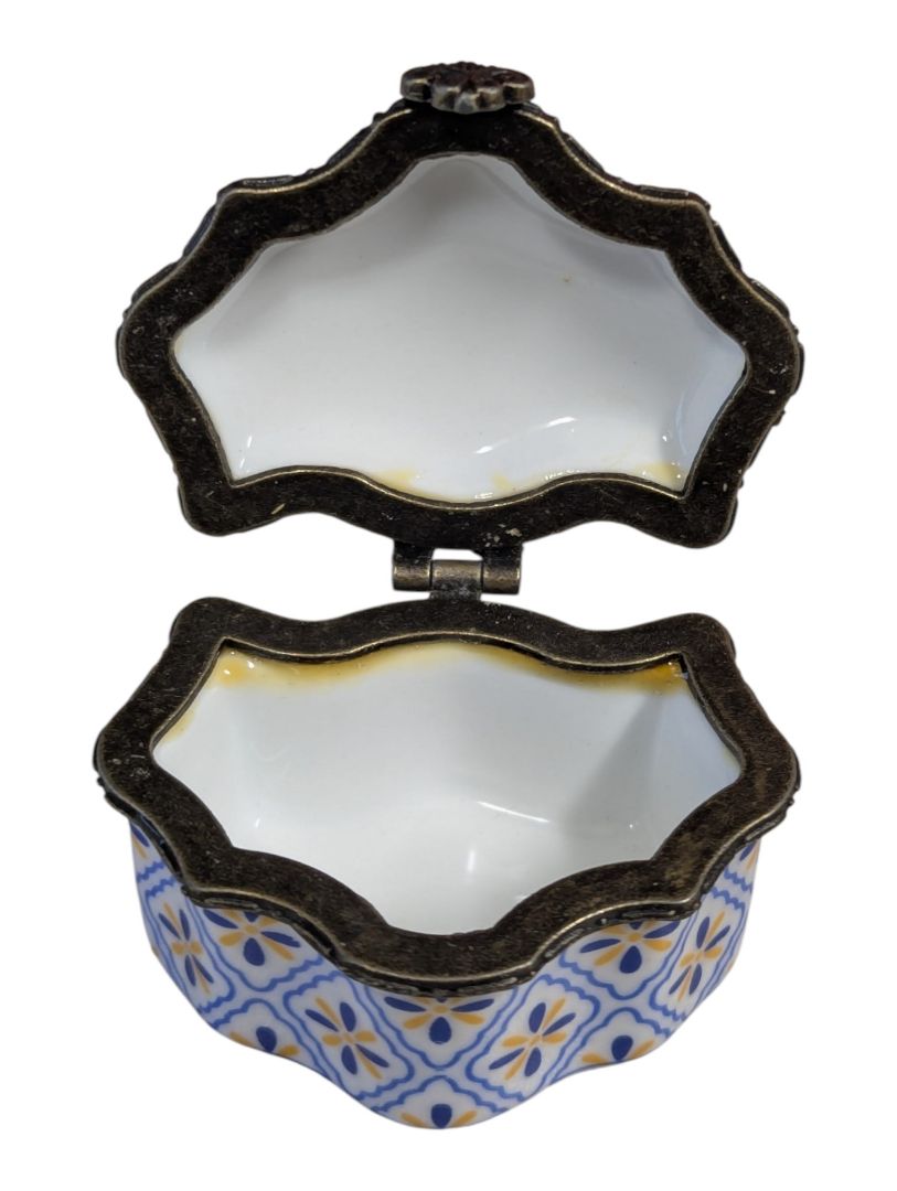 Porcelain Art Blue & Yellow Floral Porcelain Trinket Box / Pillbox