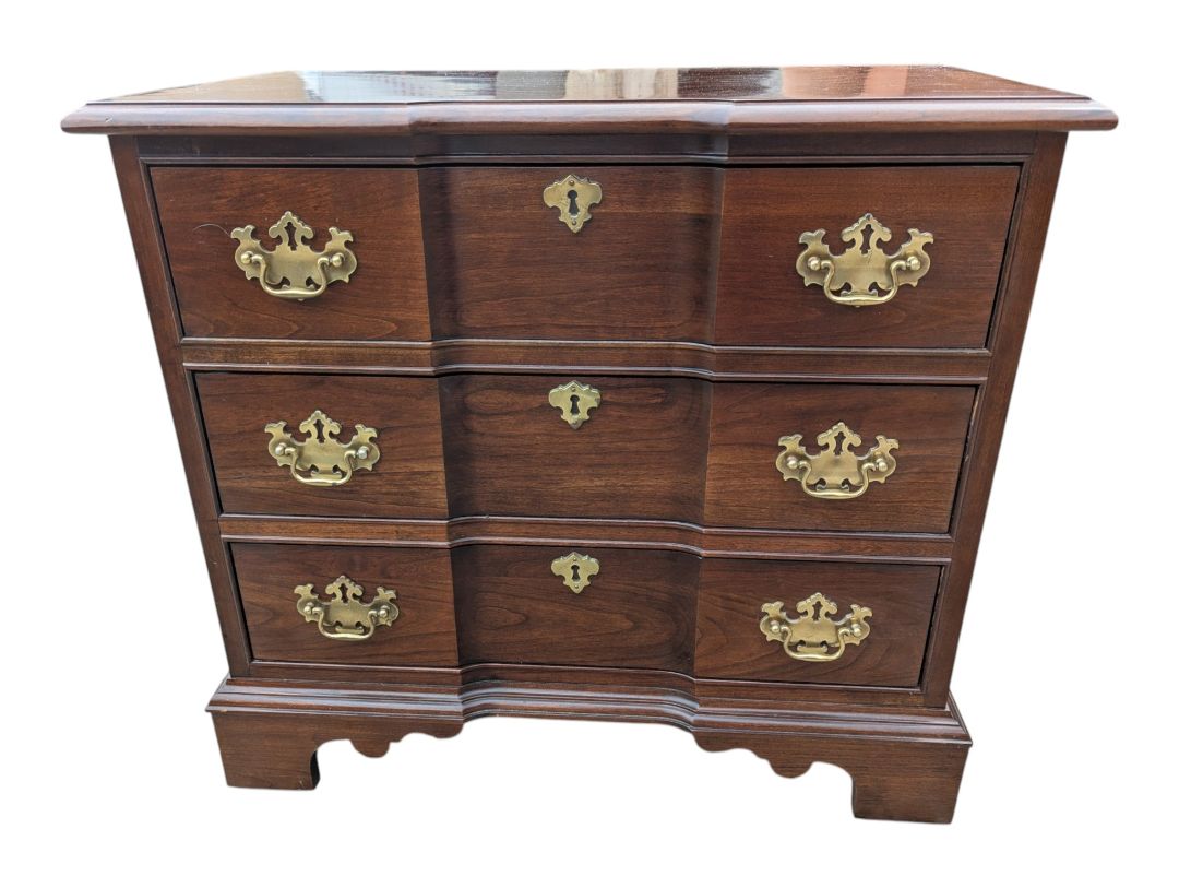 Traditional Three-Drawer Bachelor Chest / Nightstand