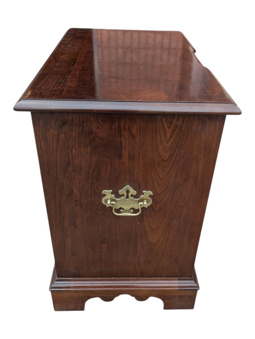 Traditional Three-Drawer Bachelor Chest / Nightstand